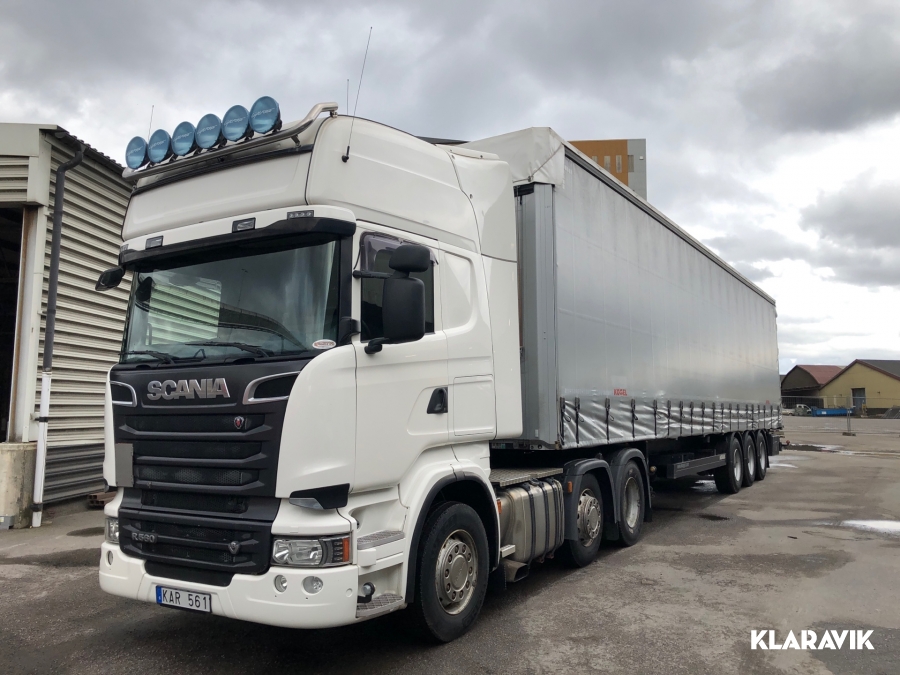 Dragbil med trailer Scania R560