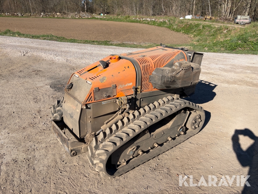 Redskapsbärare Roboev med 4 redskap