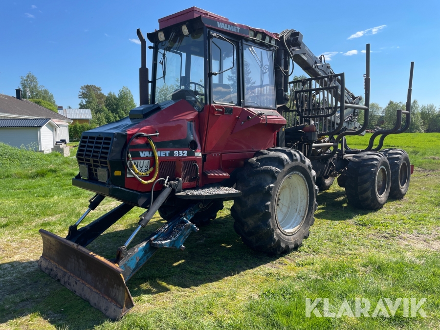 Skotare Valmet 832 med fällgripsåg