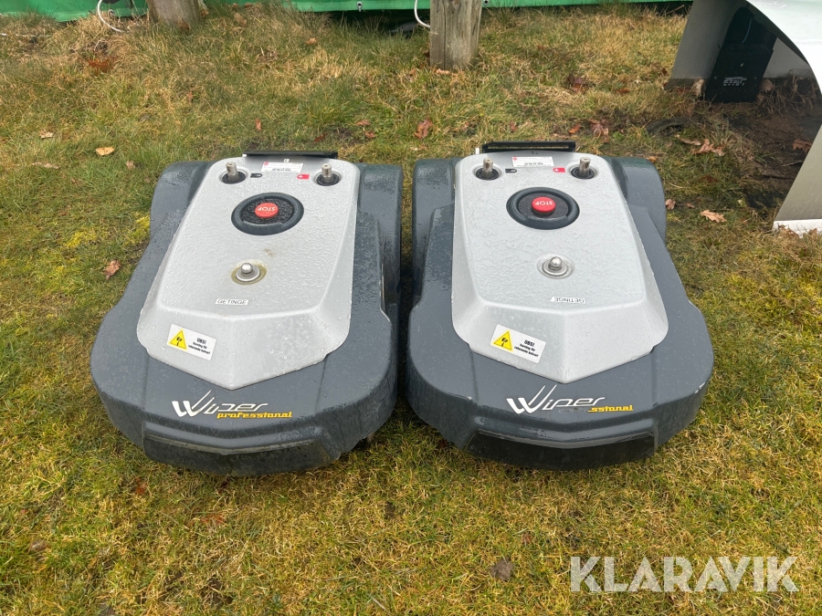 Robotklippare 2 st Wiper Professional P70 S med laddstationer.
