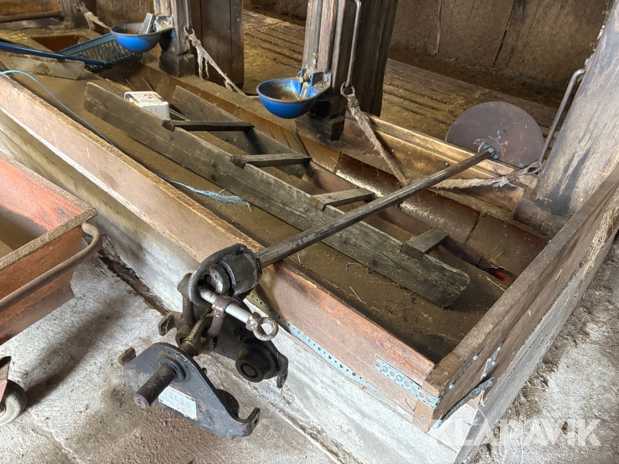 Rundbalsspjut med vagga