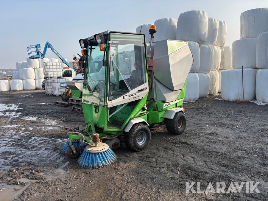 Sugande Sopmaskin Egholm 2100 med vinterredskap.