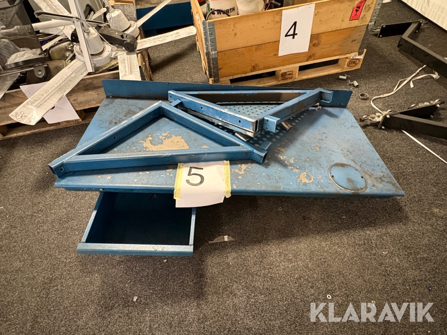 Vägghängd arbetsbänk