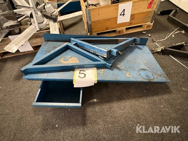 Vägghängd arbetsbänk