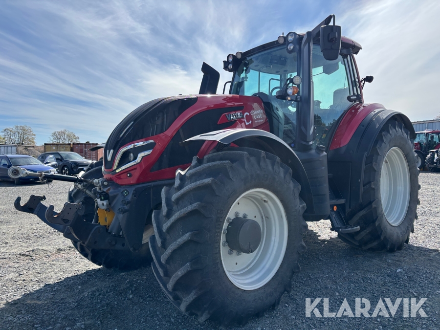 Traktor Valtra T255 frontlyft/ 4wd