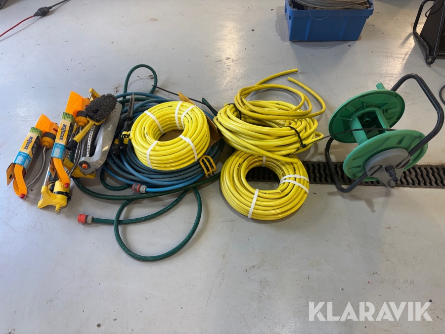 Vattenslang / gardenaslang med vattenspridare parti