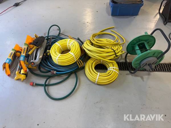 Vattenslang / gardenaslang med vattenspridare parti