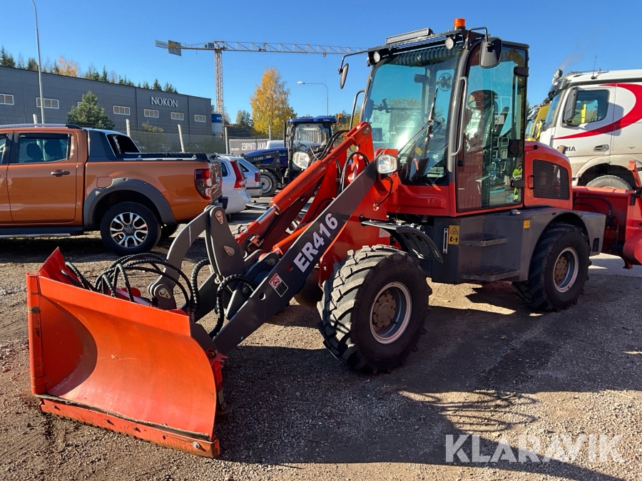 Hjullastare Everun ER416 med vikplog, sandspridare