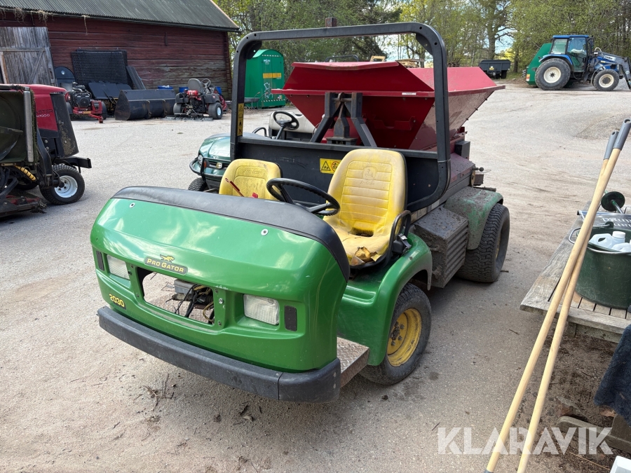 Arbetsfordon John Deere Pro Gator 2030 med lastväxlare