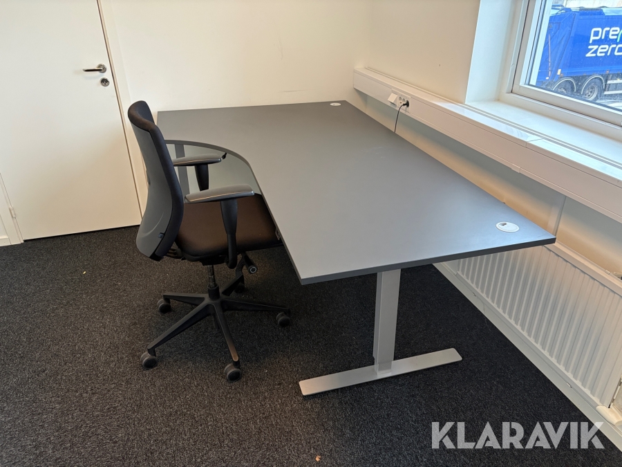 Skrivbord höj / sänkbart med kontorsstol