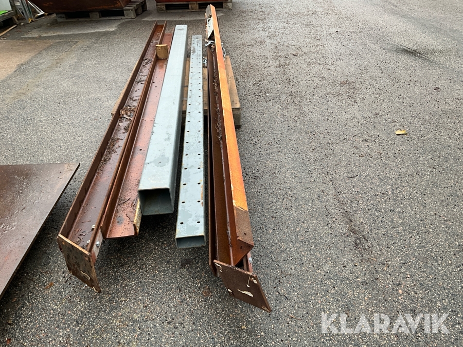 5st Stålbalkar och 1 st stålpelare