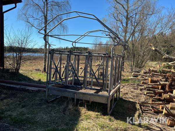 Foderhäck med låsgrindar 12st platser