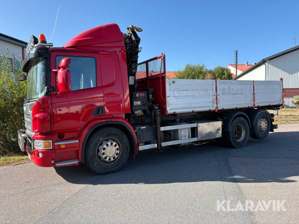 Kranbil Scania P360 med tippflak