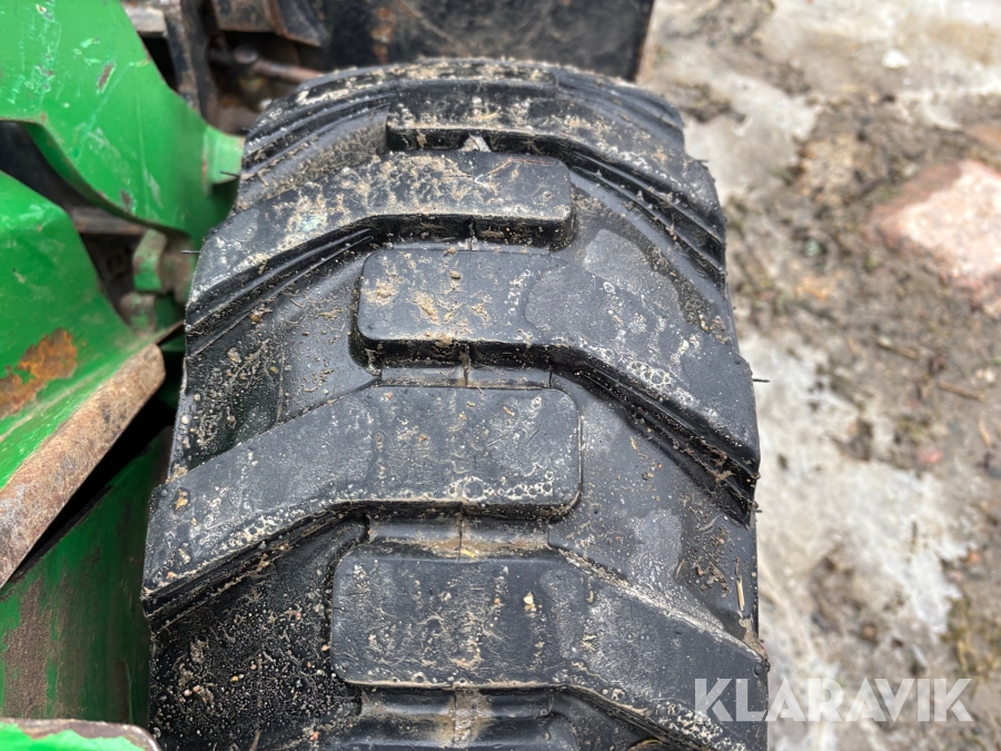 Kompaktlastare Avant 520+ med skopa och gafflar