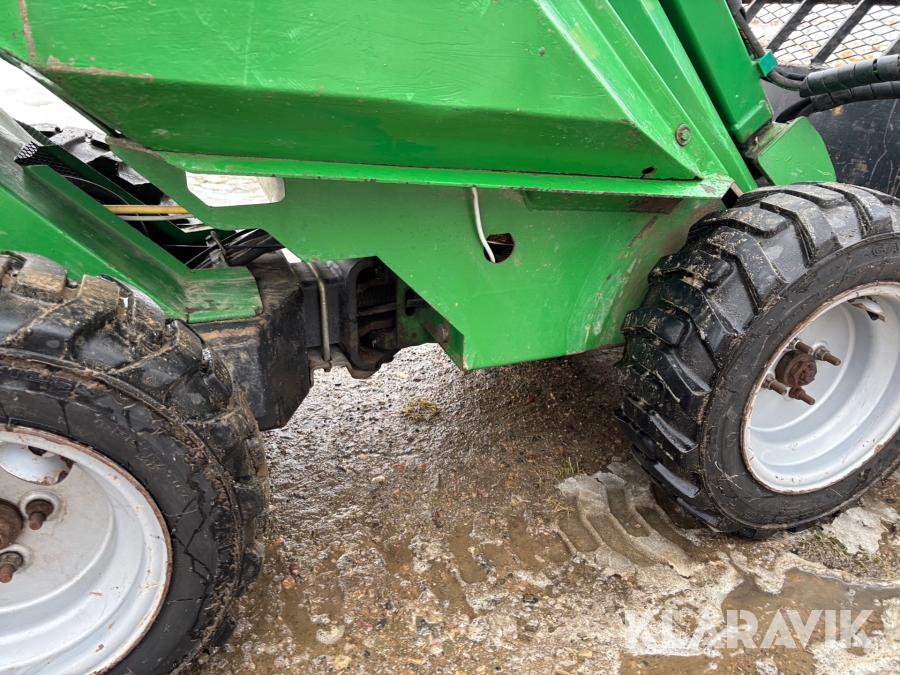 Kompaktlastare Avant 520+ med skopa och gafflar