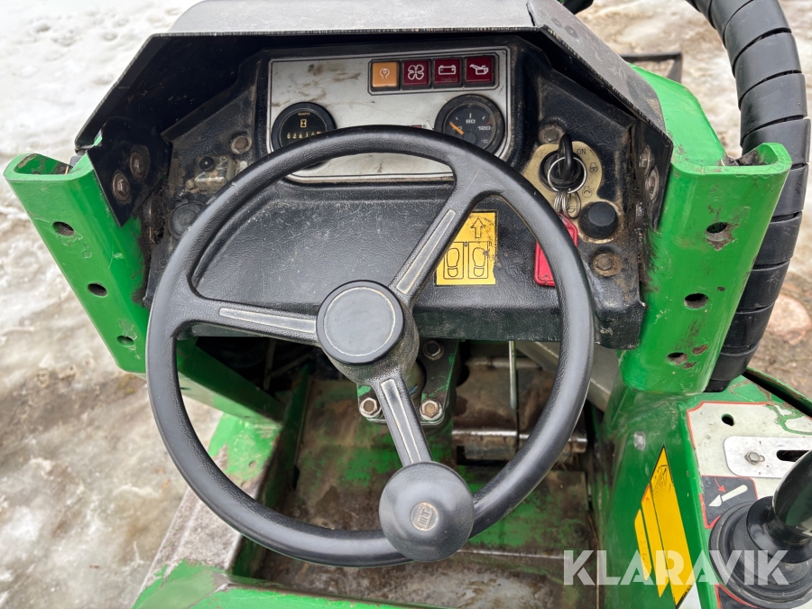 Kompaktlastare Avant 520+ med skopa och gafflar