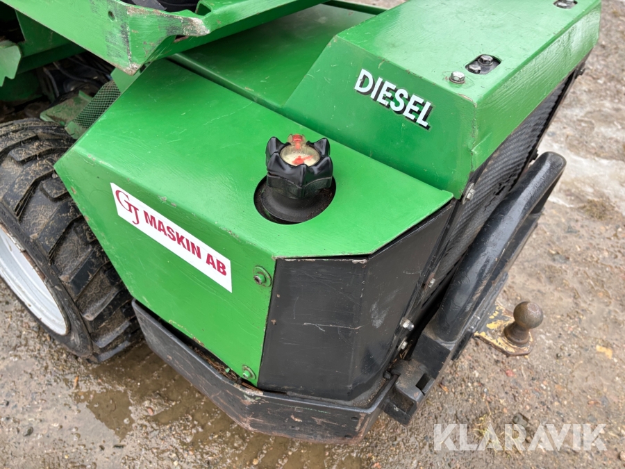 Kompaktlastare Avant 520+ med skopa och gafflar