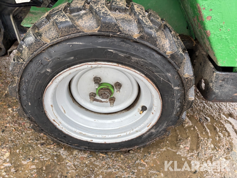 Kompaktlastare Avant 520+ med skopa och gafflar