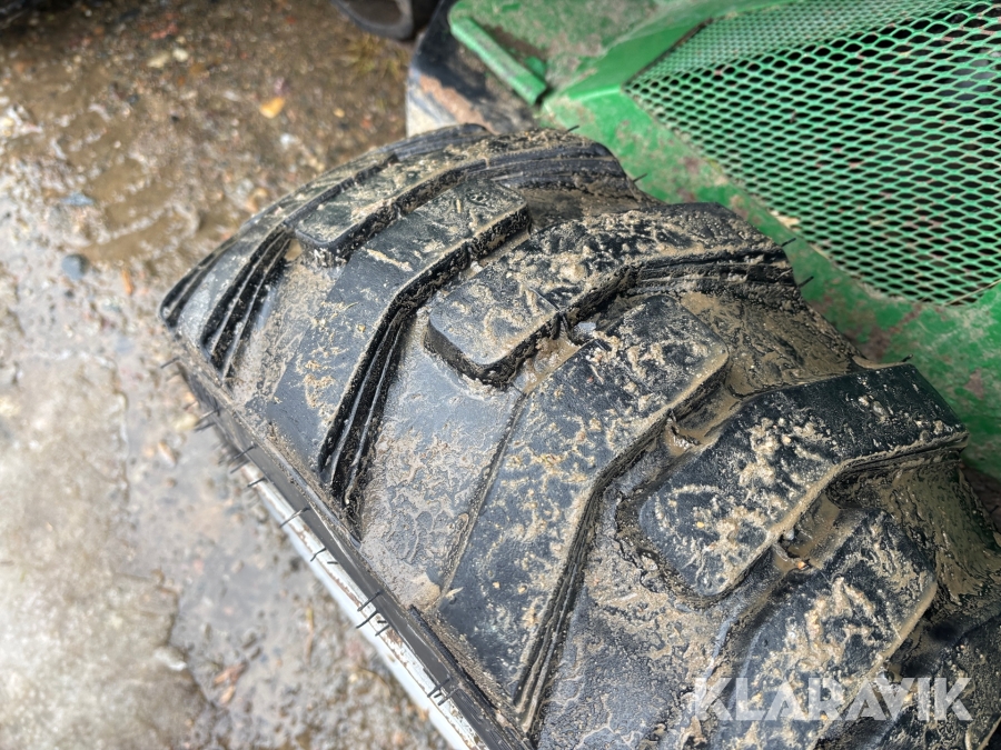 Kompaktlastare Avant 520+ med skopa och gafflar