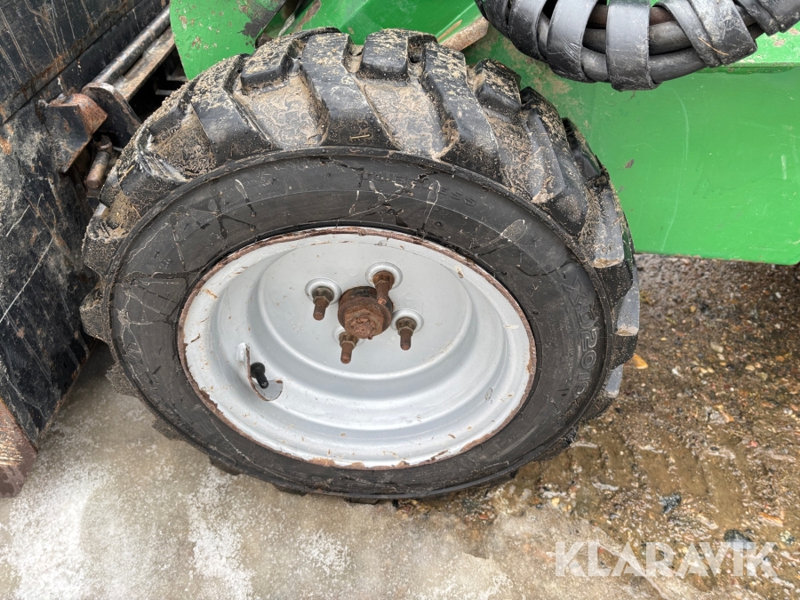 Kompaktlastare Avant 520+ med skopa och gafflar