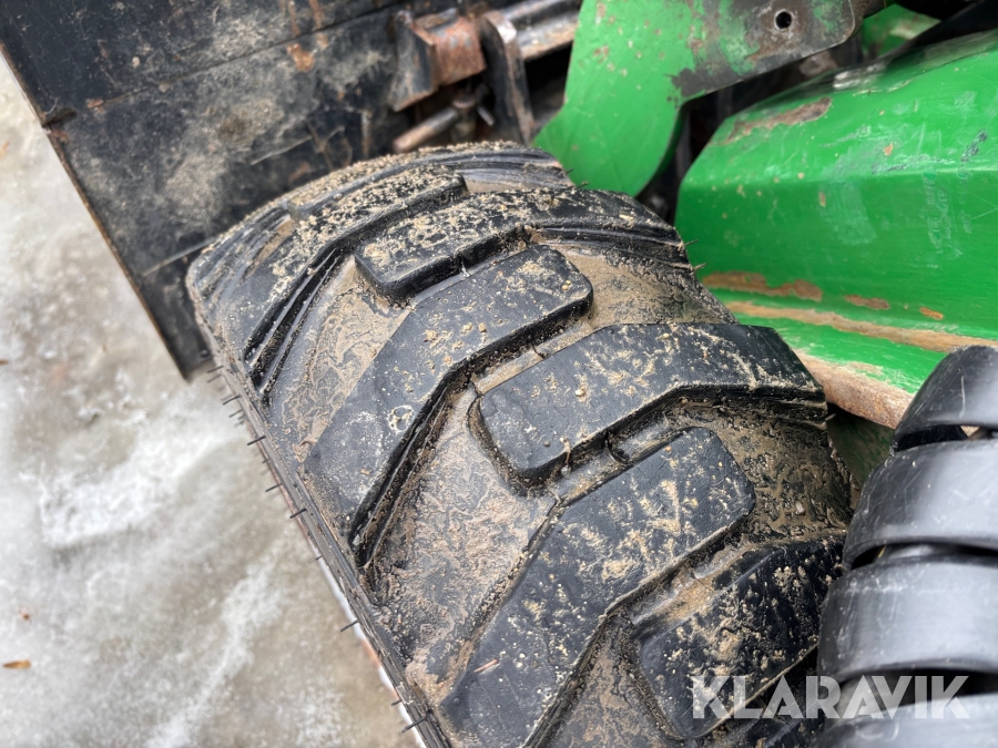 Kompaktlastare Avant 520+ med skopa och gafflar