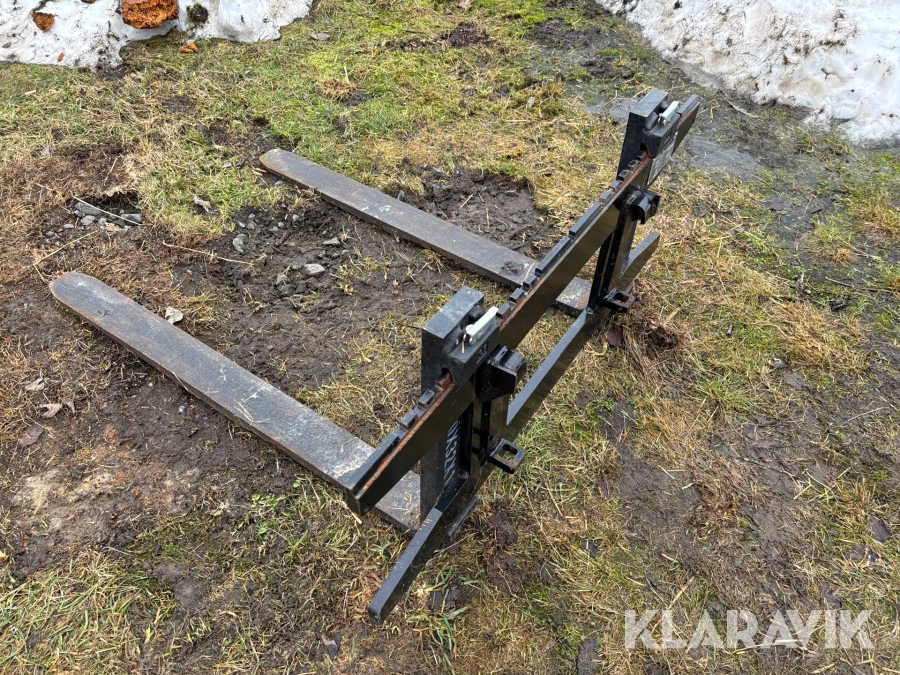 Kompaktlastare Avant 520+ med skopa och gafflar