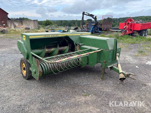 Småbalspress John Deere 332
