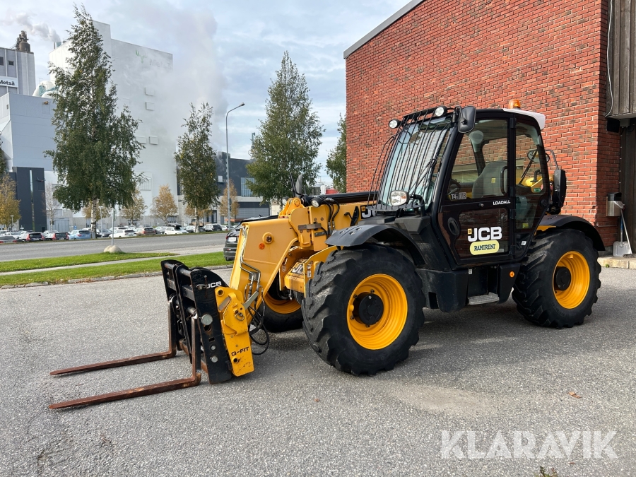 Teleskoplastare JCB 535-95 med skopa och pallgafflar