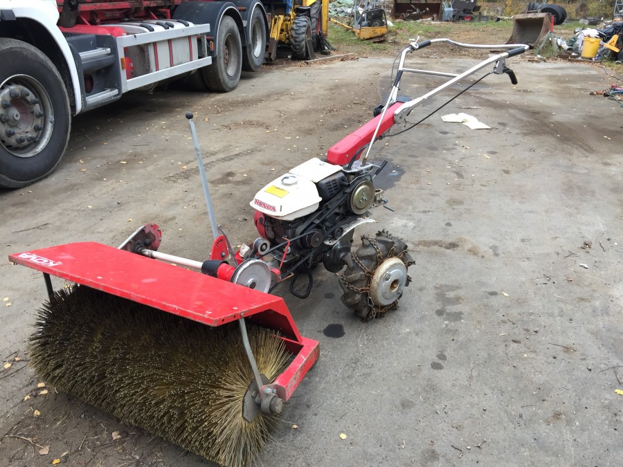 Tvåhjulstraktor / 2-Hjulstraktor med sopaggregat