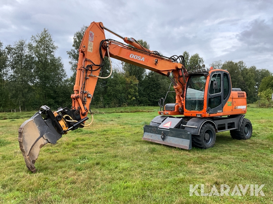 Grävmaskin Doosan DX 140W inklusive skopa och tiltrotator