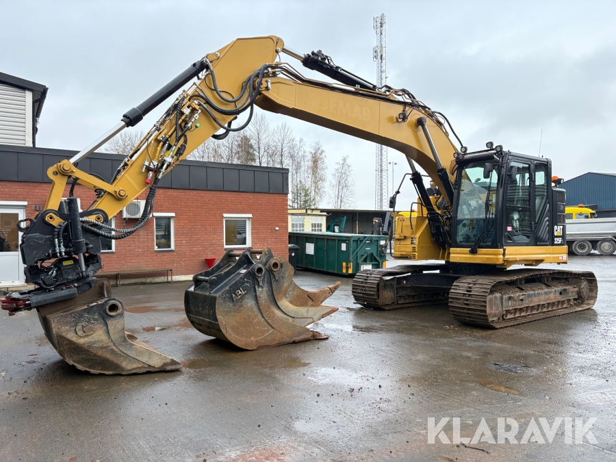 Bandgrävmasskin CAT 325F LCR med tiltrotator och flera redskap