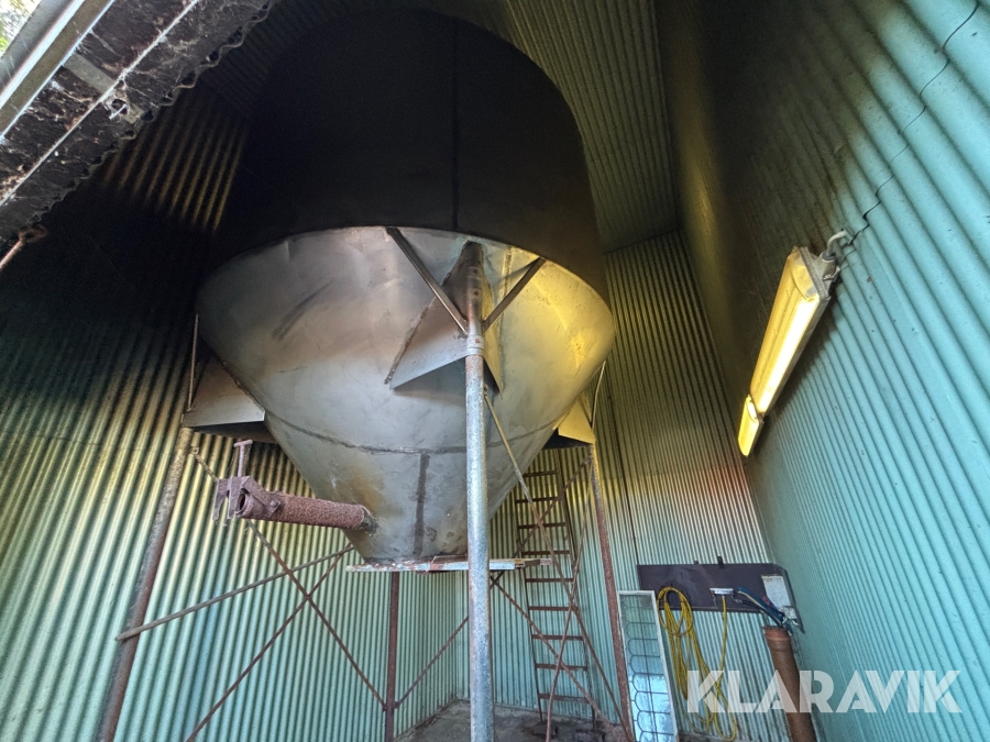 Silo med hus