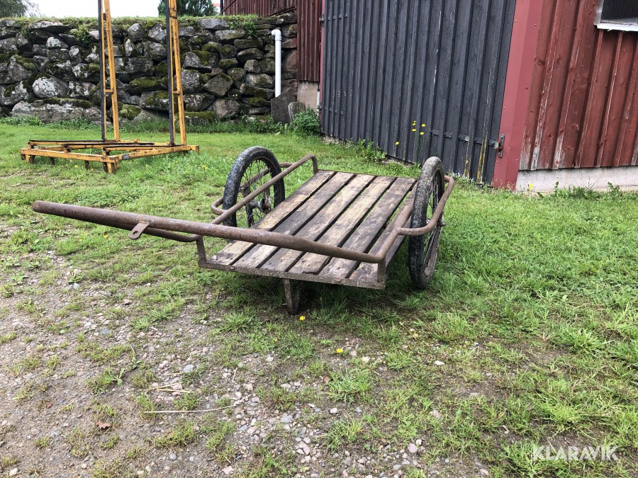 Dragkärra med luftpumpade däck