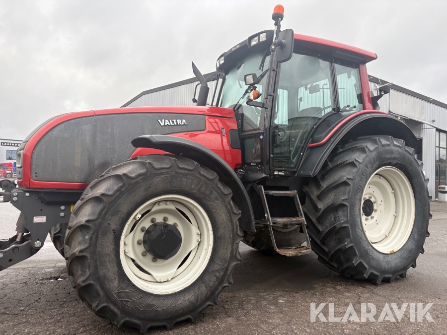 Traktor Valtra T151E
