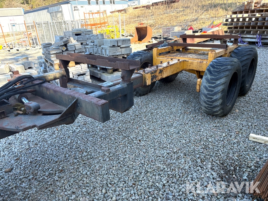 Kärra med drift och ramstyrning