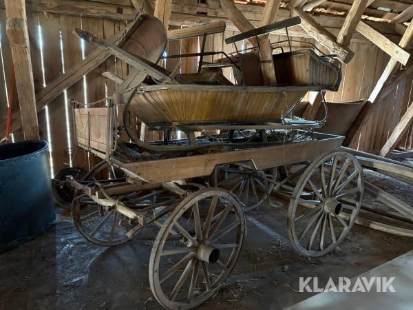 Hästvagn och släde