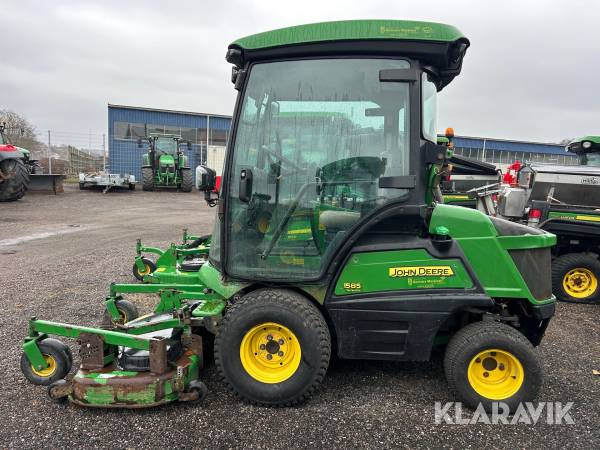 Redskapsbärare John Deere 1585 med klippdäck