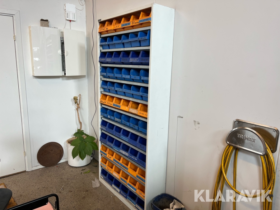 Sortimentsskåp Perstorp med plastbackar