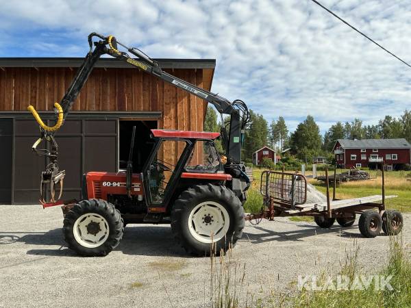Traktor Fiat 60-94 DT med timmerkran och skogsvagn