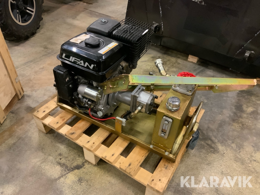 Bensinmotor med pump och tank Lifan 9hk