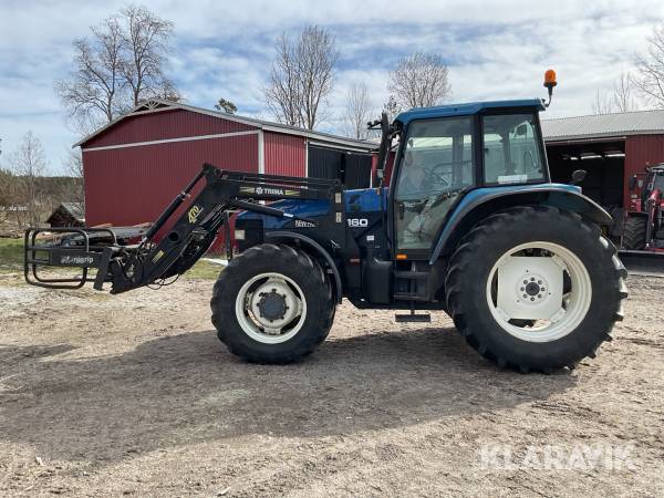 Traktor New Holland 8160 med redskap