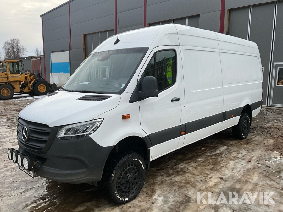 Skåpbil Mercedes-Benz Sprinter 316 4X4 med långt skåp 