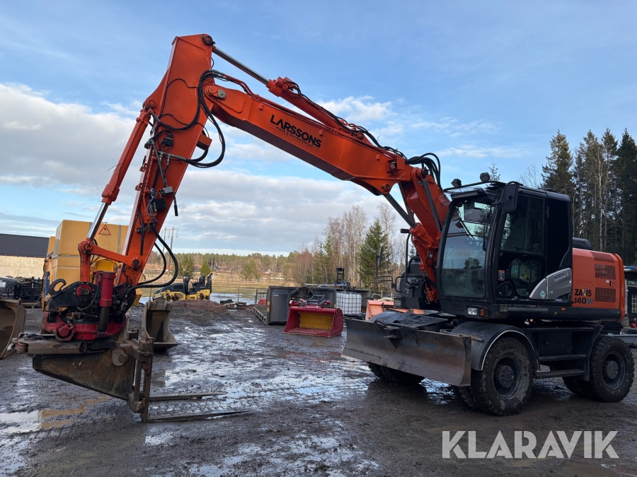 Hjulgrävare Hitachi ZX140W -5B med redskap