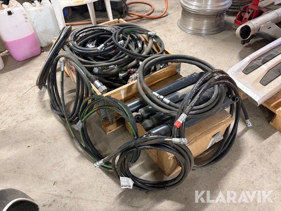 Hydraulslangar Cranab Z12.2 på pall
