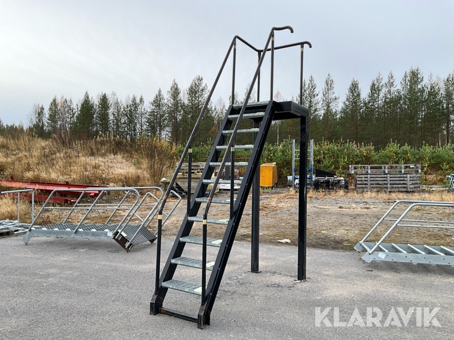 Trapp med plattform