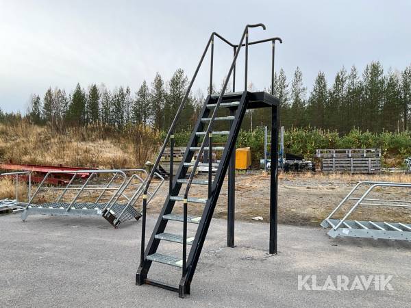 Trapp med plattform