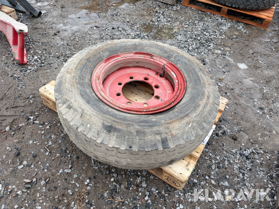 Däck Semperit Med fälg 10.00-20 1st