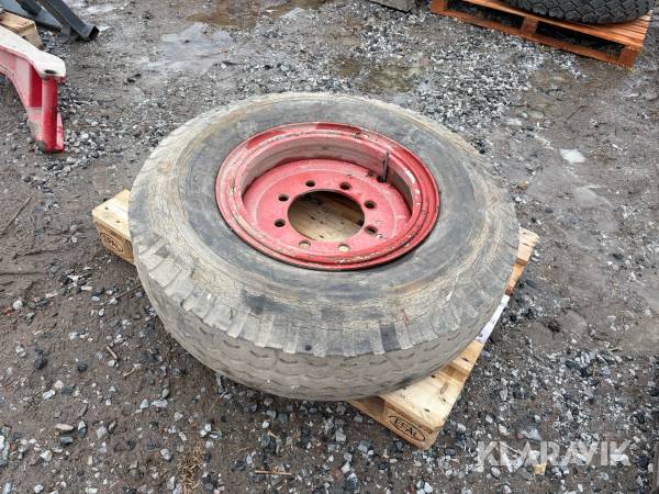 Däck Semperit Med fälg 10.00-20 1st