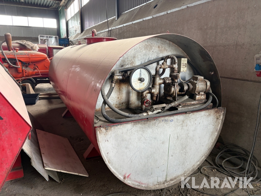 Farmartank med tankanläggning/ 5000 liter