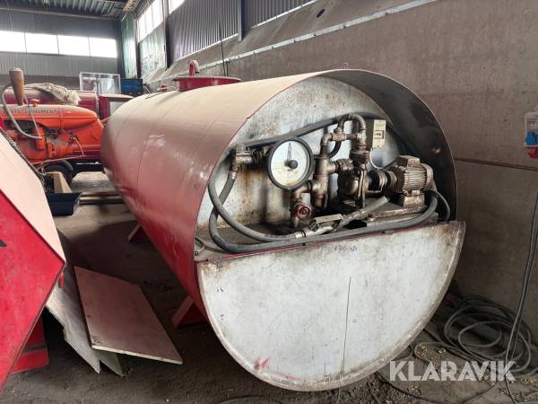 Farmartank med tankanläggning/ 5000 liter